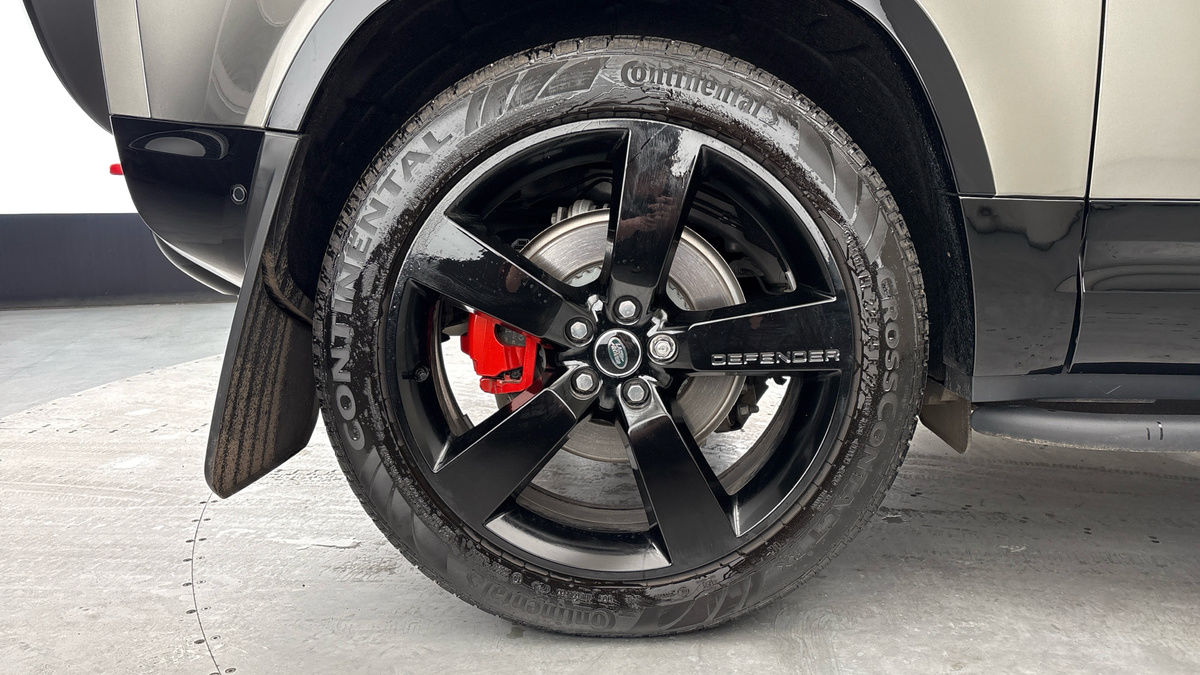 Land Rover Defender 90 Image 10