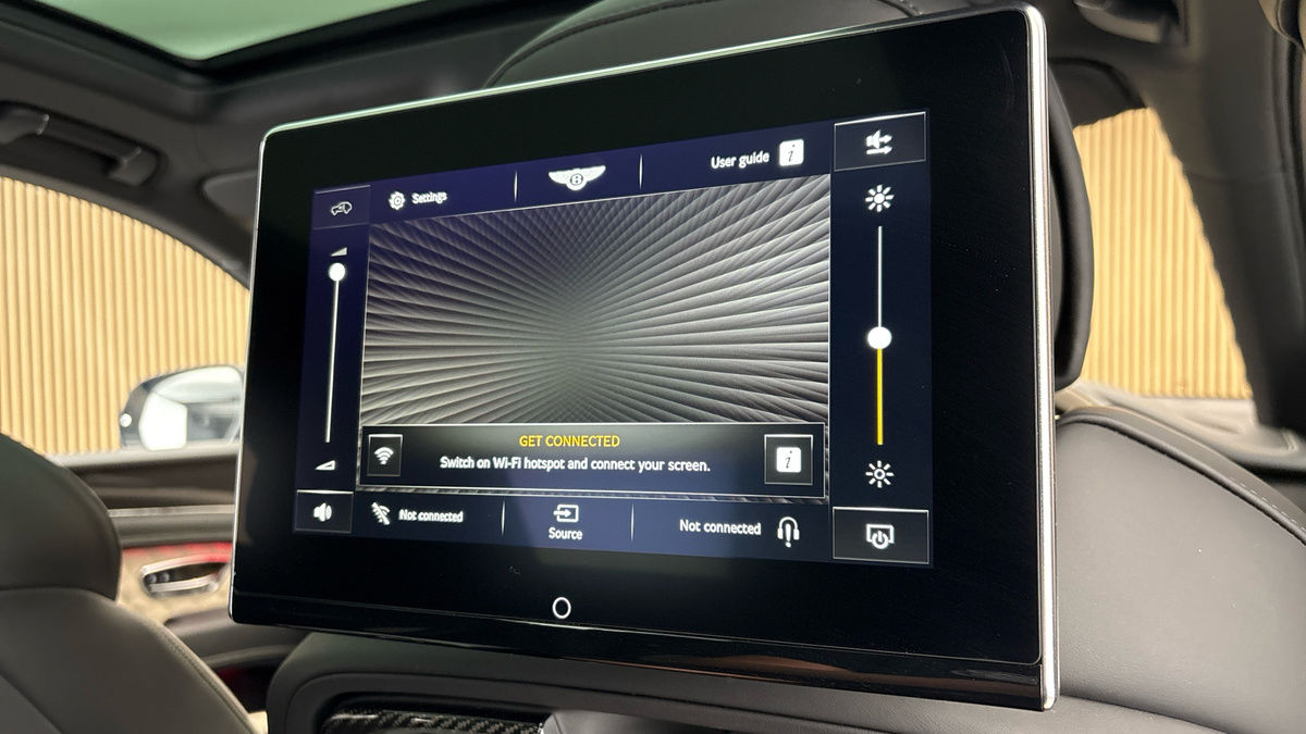 Bentley Bentayga Image 25