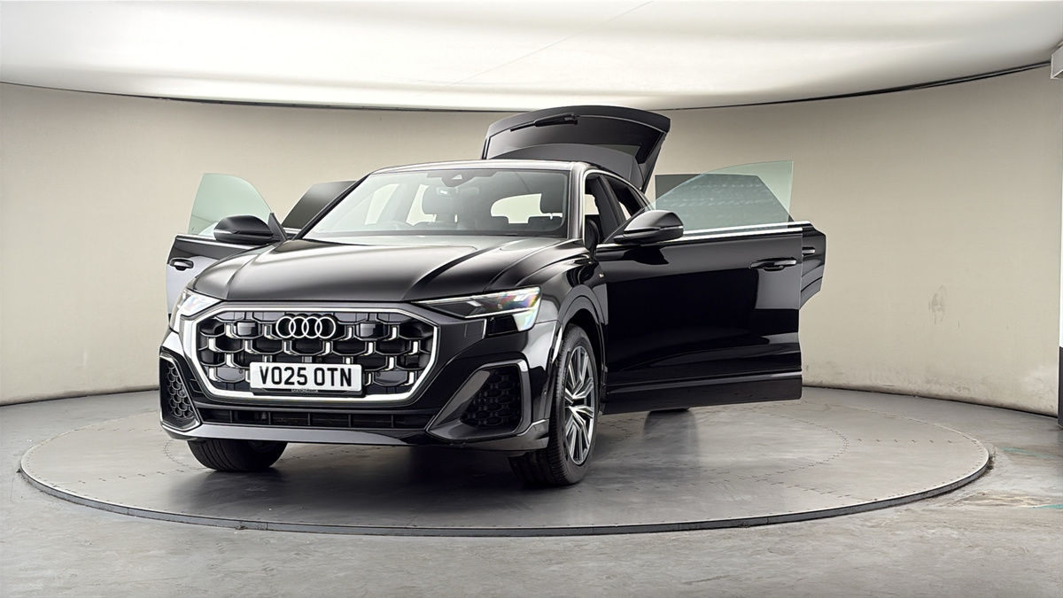 More views of Audi Q8