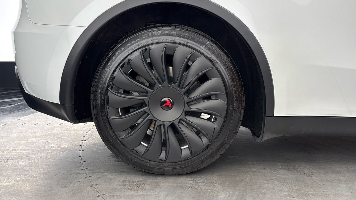 Tesla Model Y Image 10