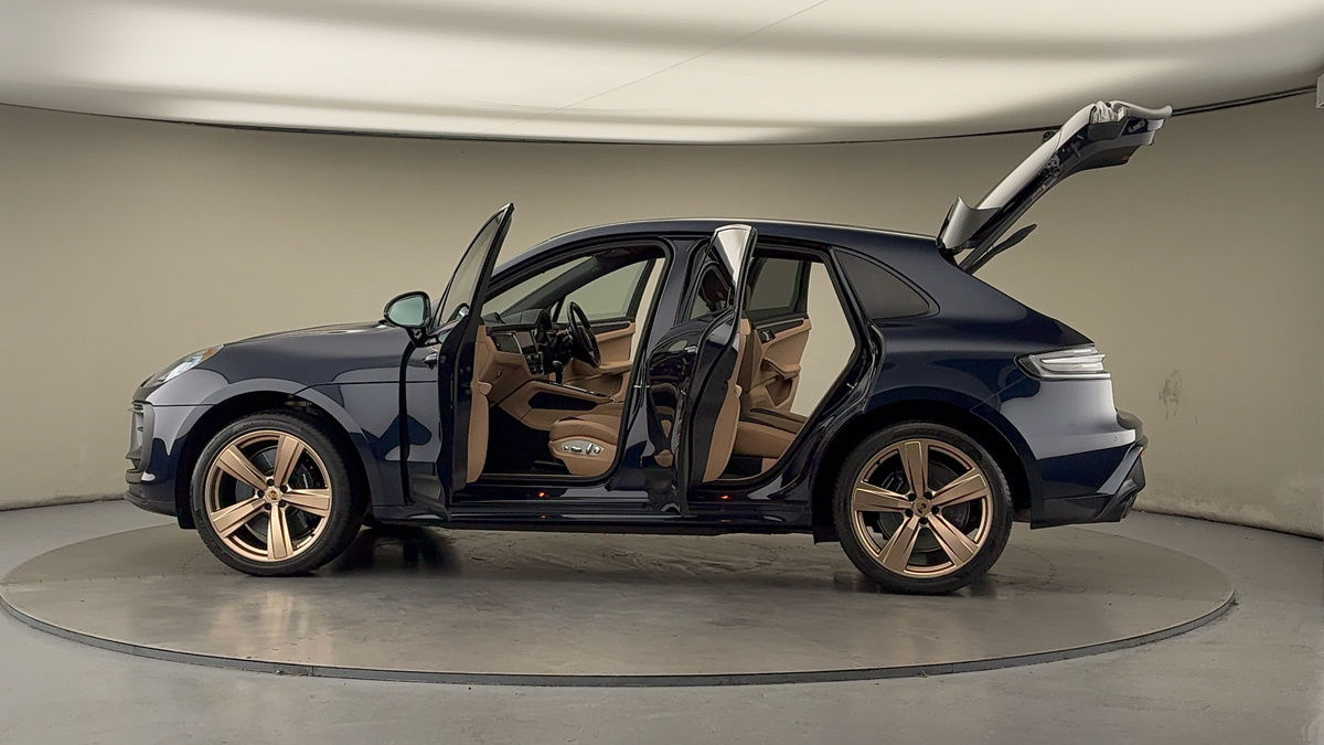 More views of Porsche Macan