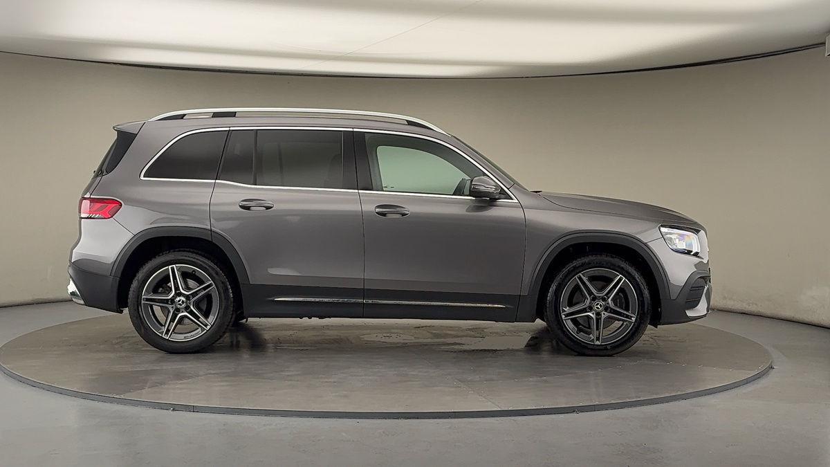 Mercedes-Benz GLB Image 16