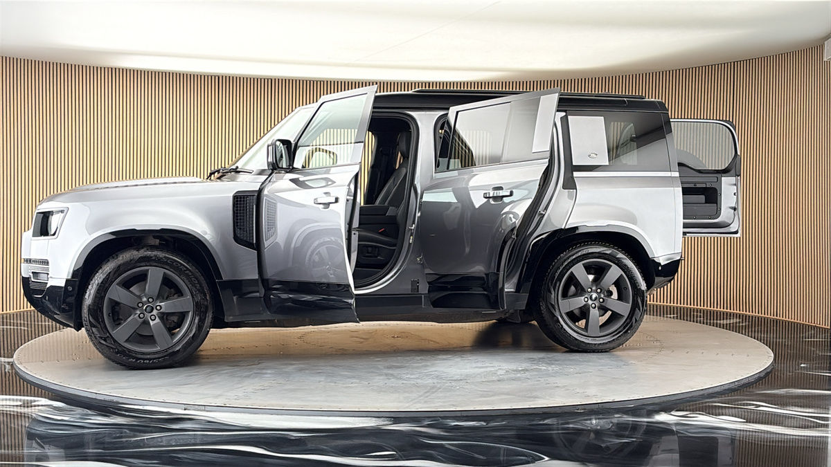 More views of Land Rover Defender 110
