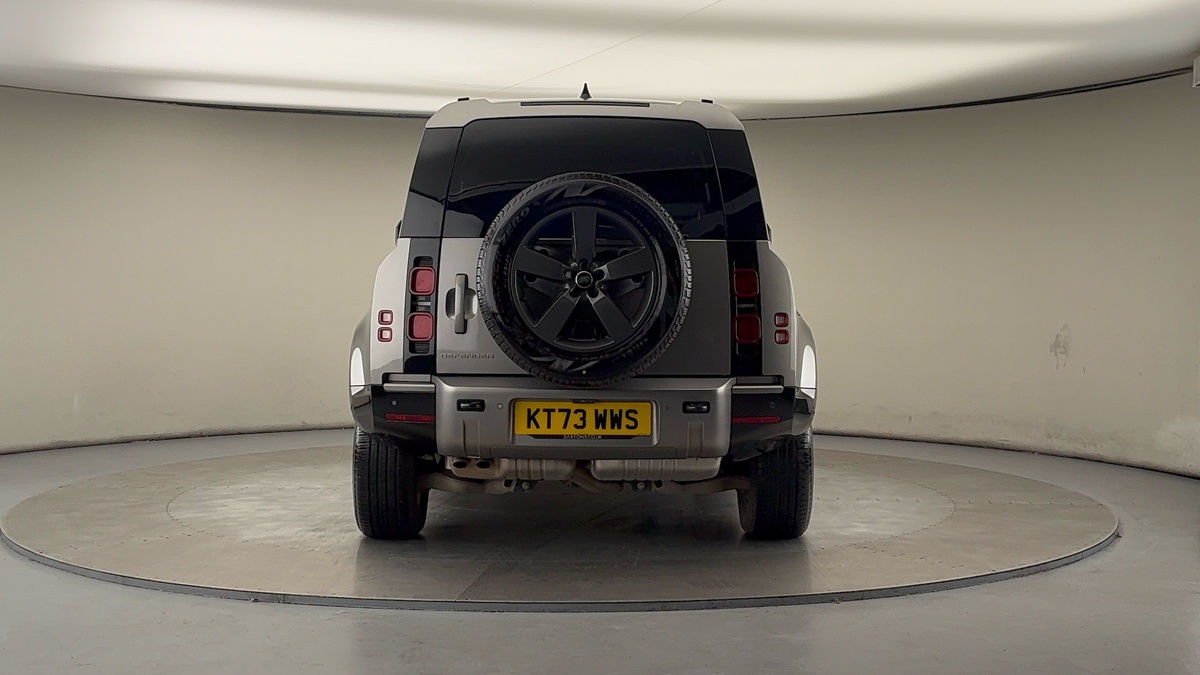 Land Rover Defender 110 Image 4