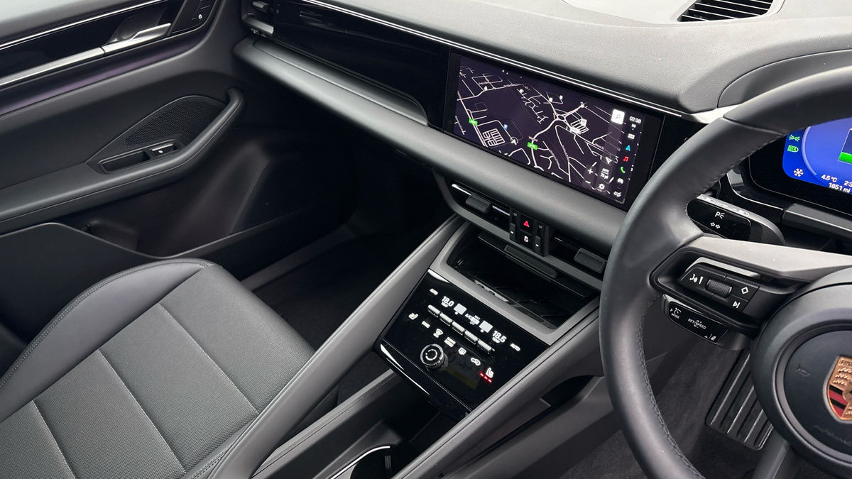 Porsche Macan Image 18