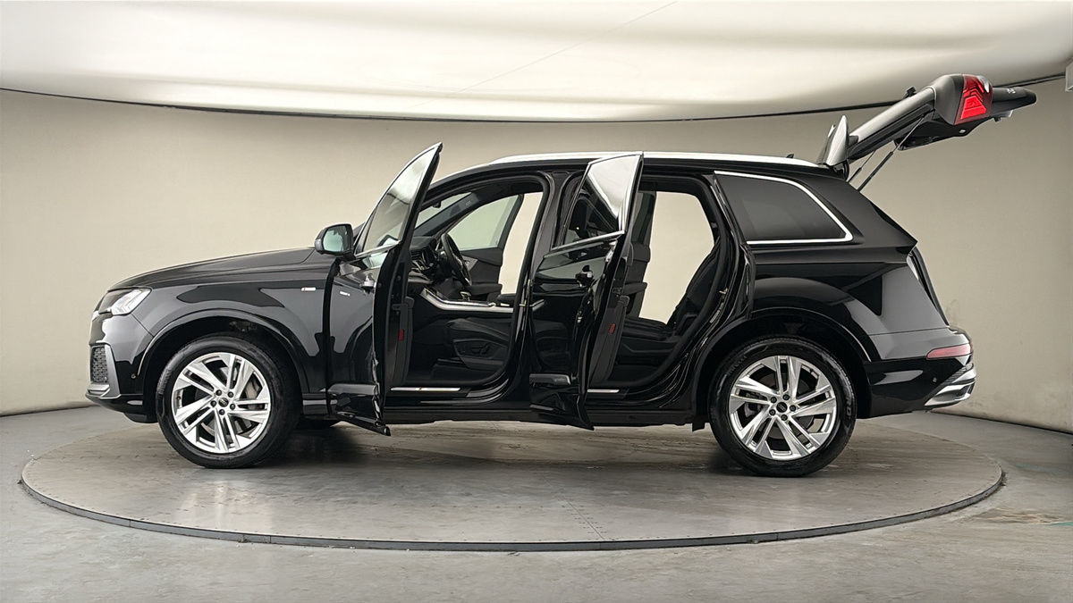 More views of Audi Q7