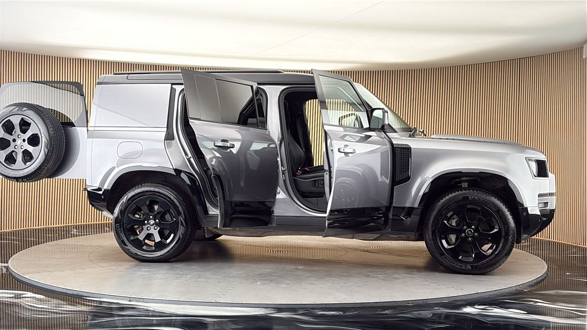 More views of Land Rover Defender 110