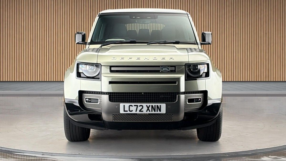 Land Rover Defender 110 Image 3