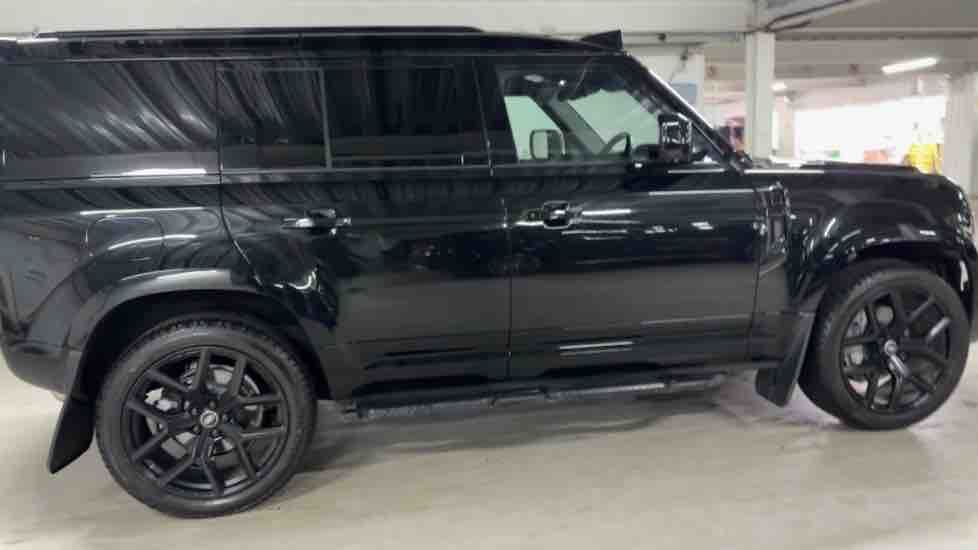More views of Land Rover Defender 110
