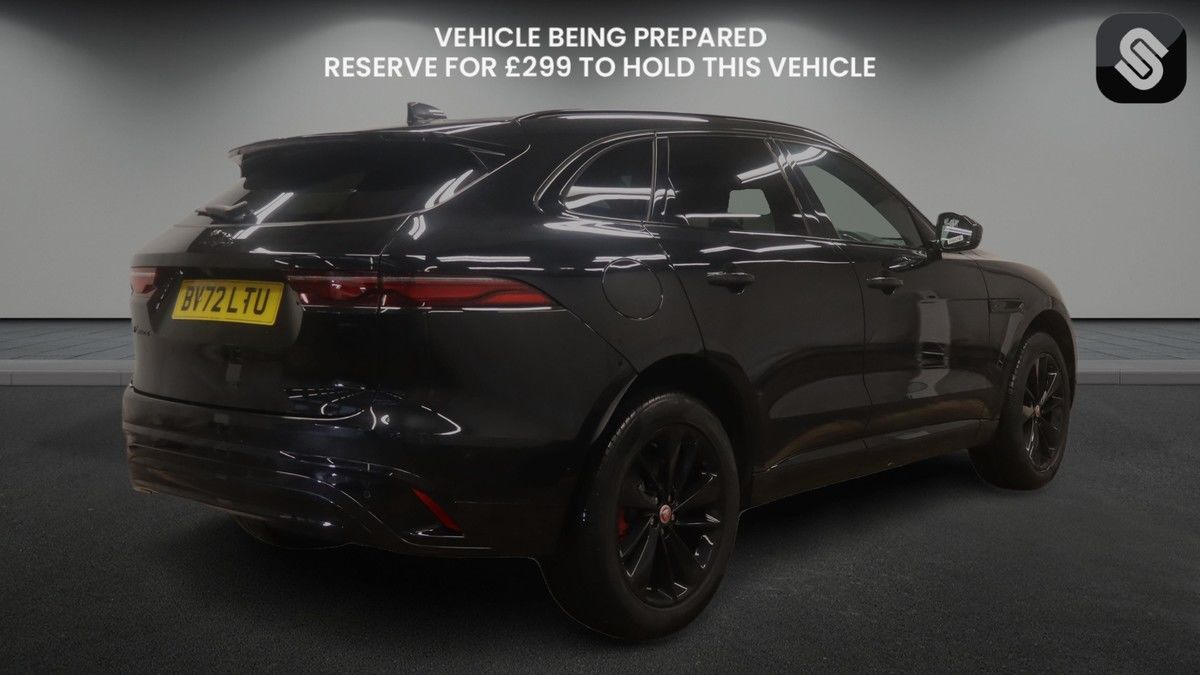 Jaguar F-PACE Image 4