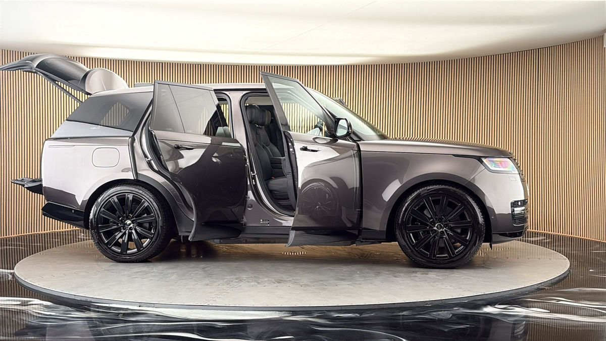 More views of Land Rover Range Rover