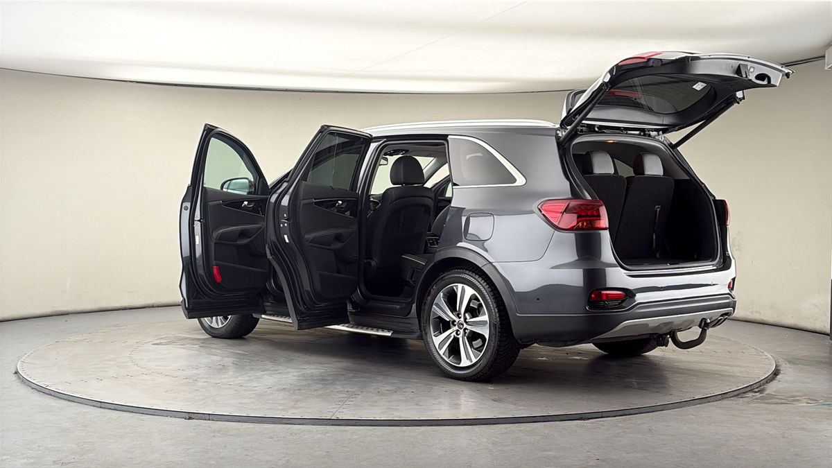 More views of Kia Sorento
