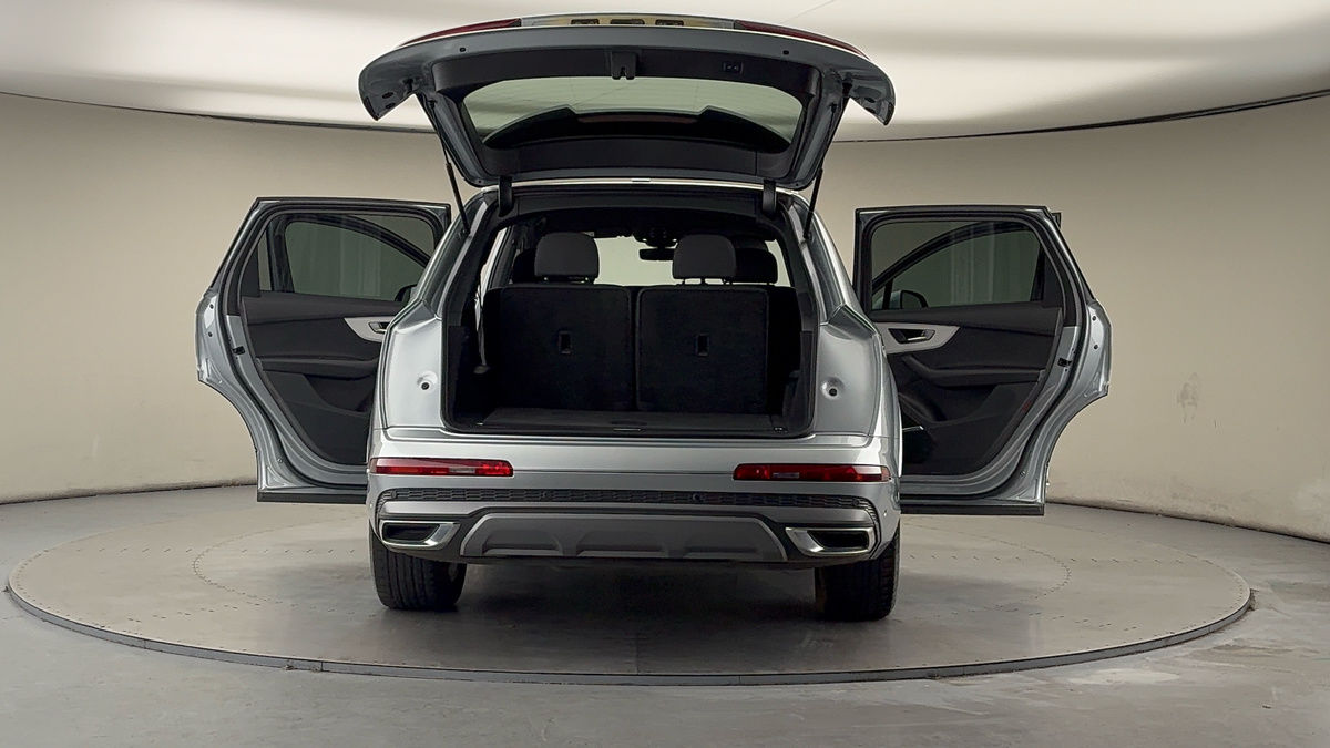 More views of Audi Q7