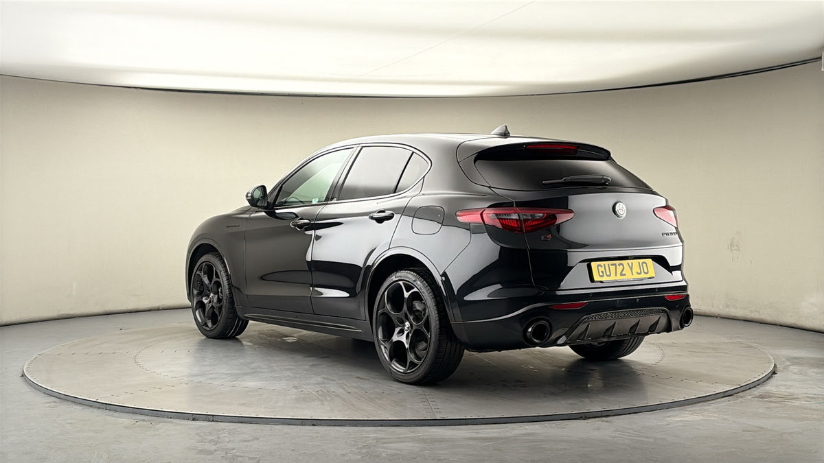 Alfa Romeo Stelvio Image 2