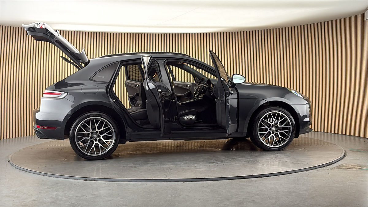 More views of Porsche Macan