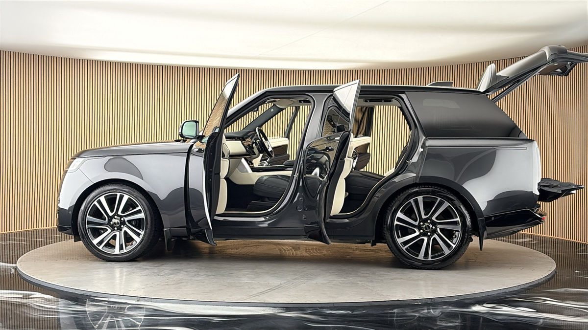 More views of Land Rover Range Rover