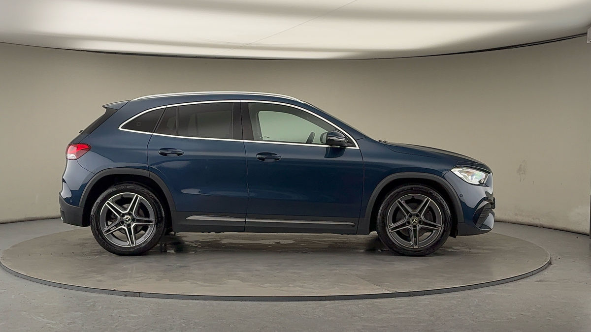 Mercedes-Benz GLA Image 16