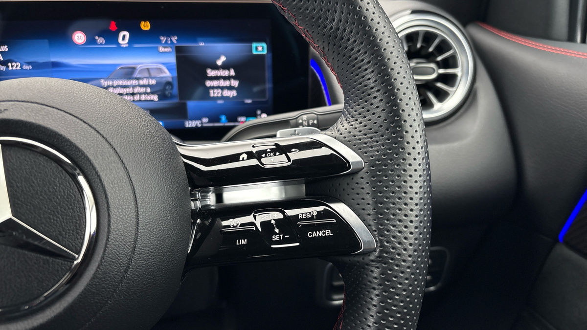 Mercedes-Benz GLB Image 14