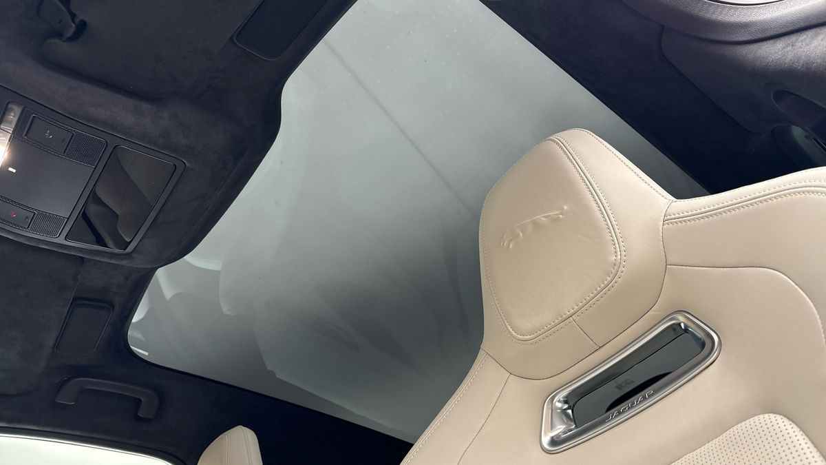 Jaguar I-PACE Image 6