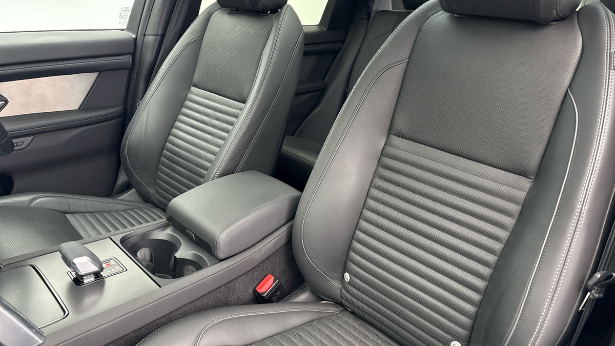 Land Rover Discovery Sport Image 7