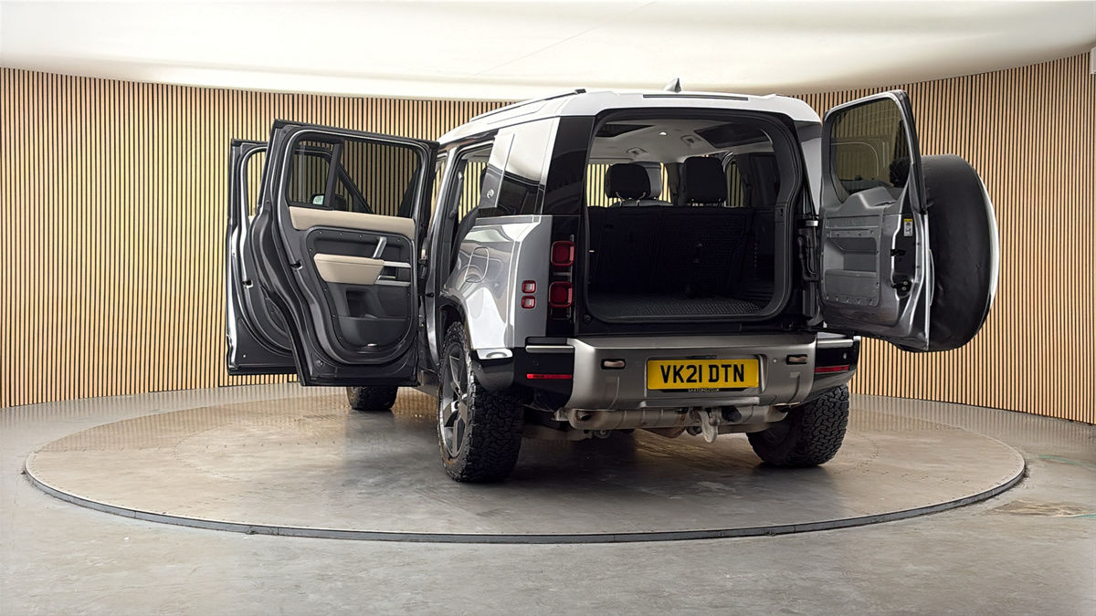 More views of Land Rover Defender 110