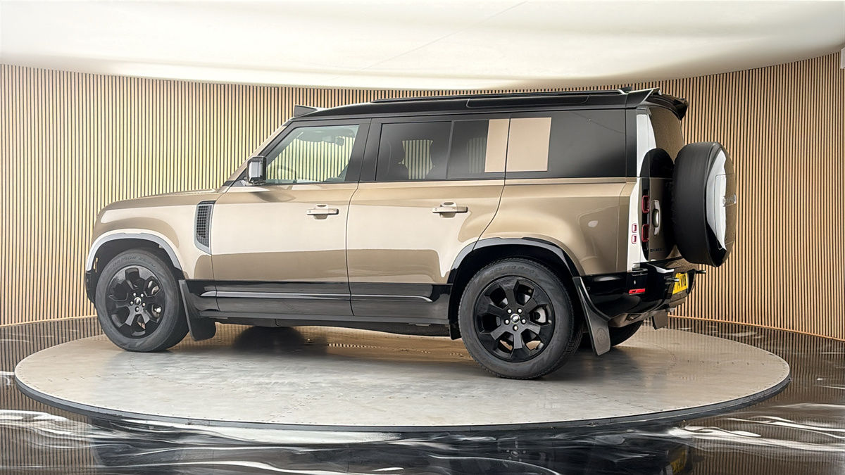 More views of Land Rover Defender 110