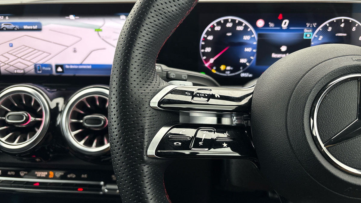 Mercedes-Benz GLB Image 13