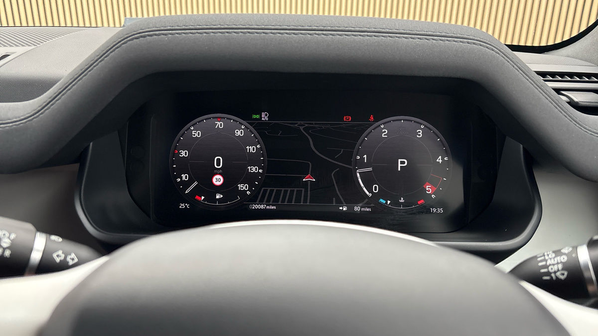 Land Rover Defender 110 Image 27