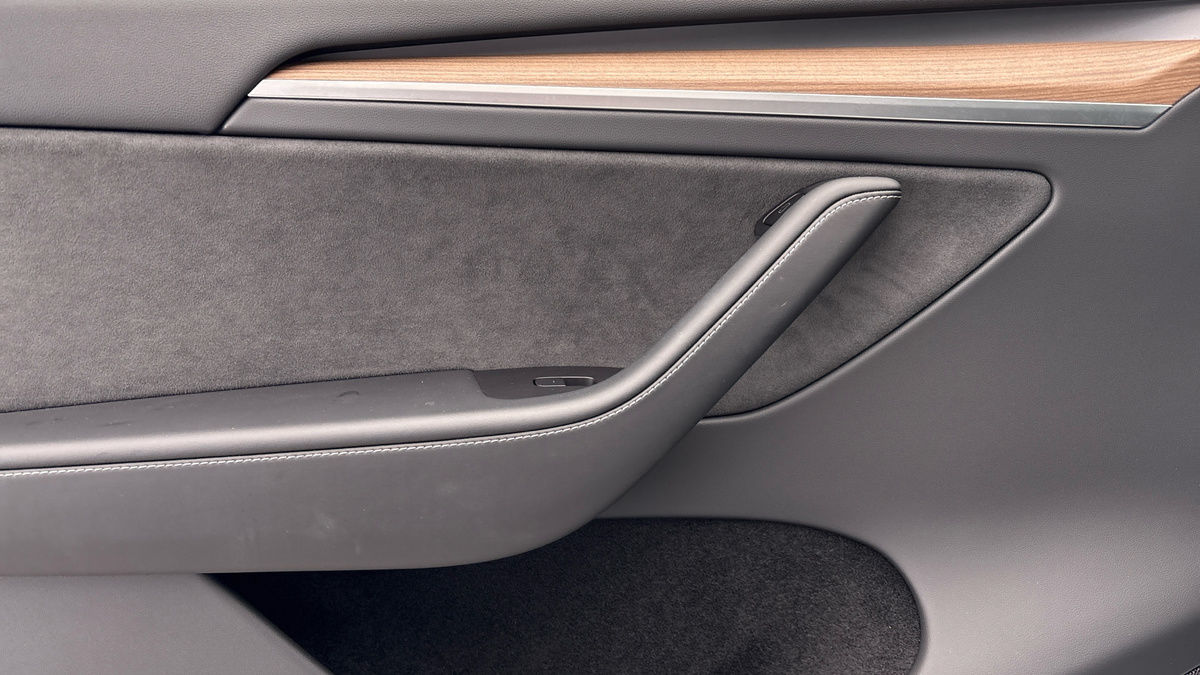 Tesla Model Y Image 19