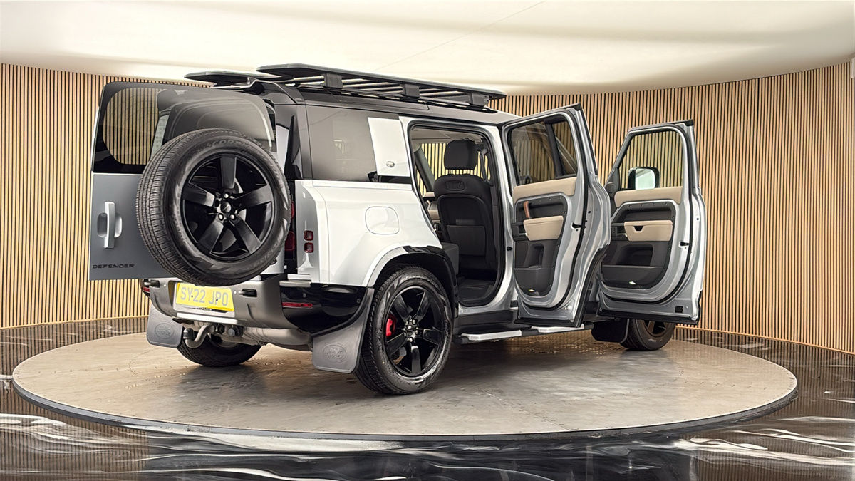 More views of Land Rover Defender 110