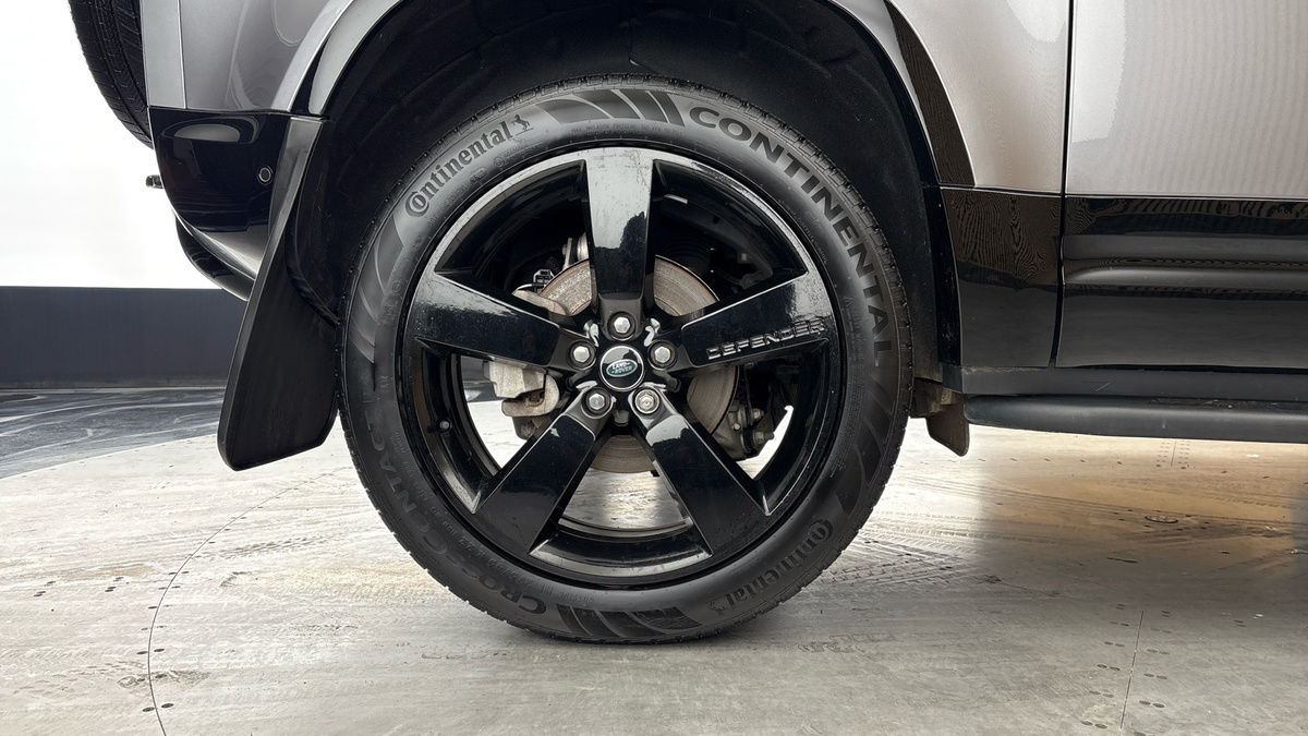 Land Rover Defender 90 Image 10