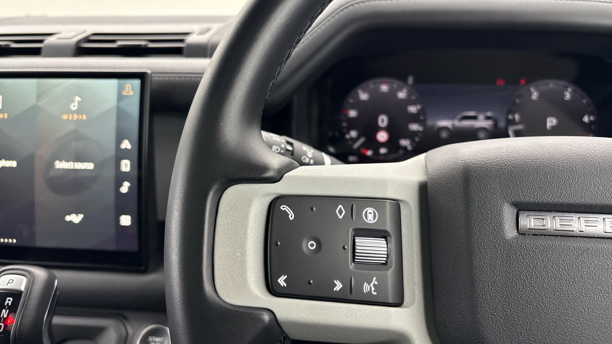 Land Rover Defender 90 Image 13