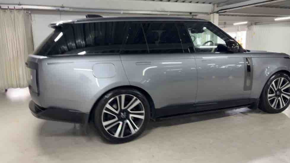 More views of Land Rover Range Rover