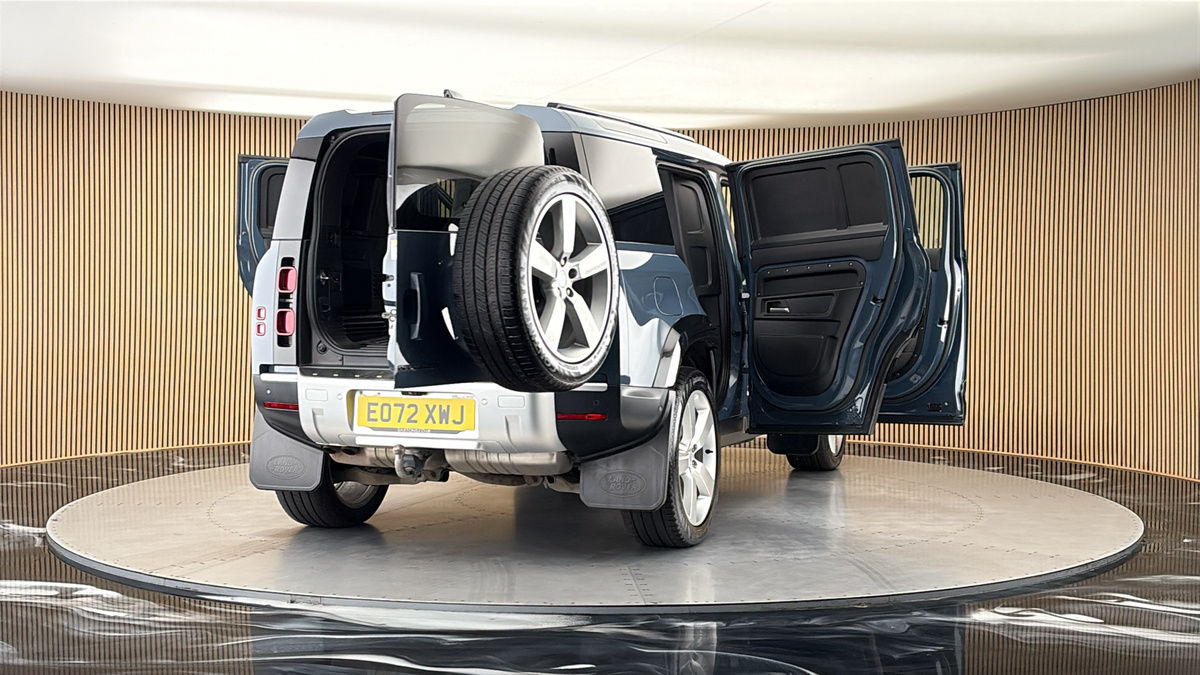 More views of Land Rover Defender 110