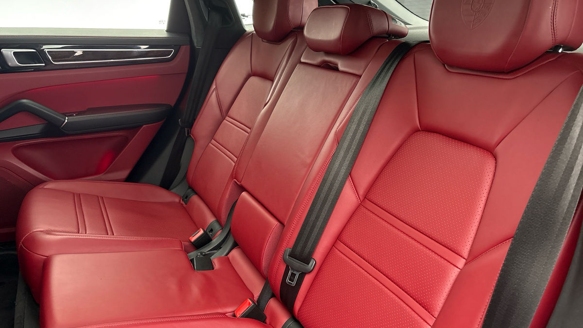 Porsche Cayenne Image 8