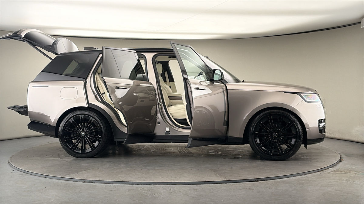 More views of Land Rover Range Rover