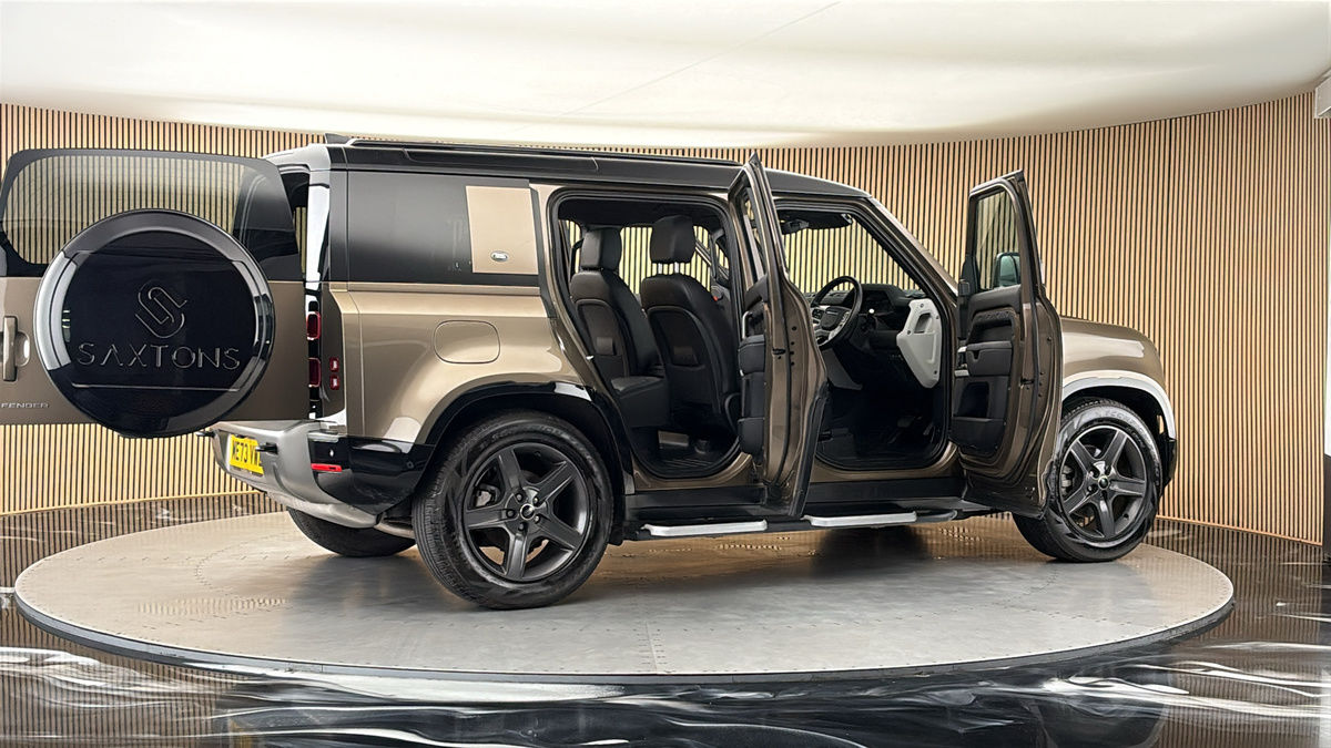 More views of Land Rover Defender 110