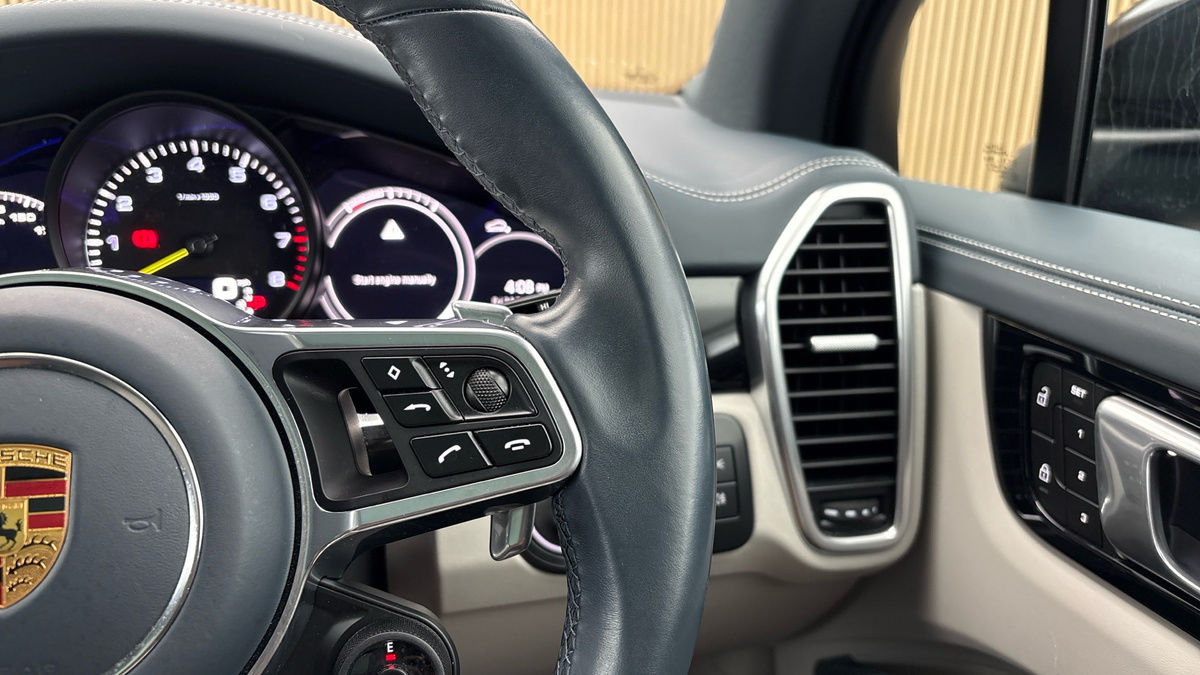 Porsche Cayenne Image 14