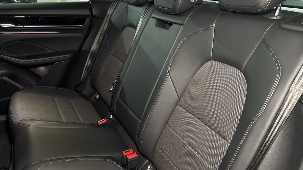 Porsche Macan Image 8