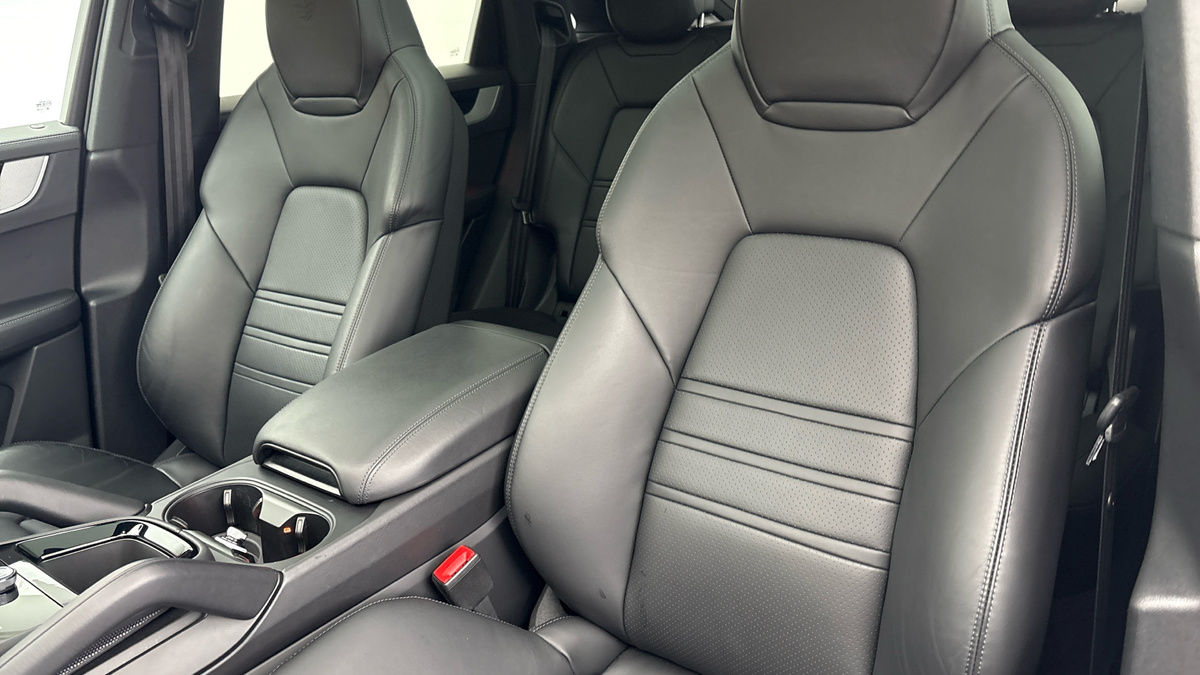 Porsche Cayenne Image 7