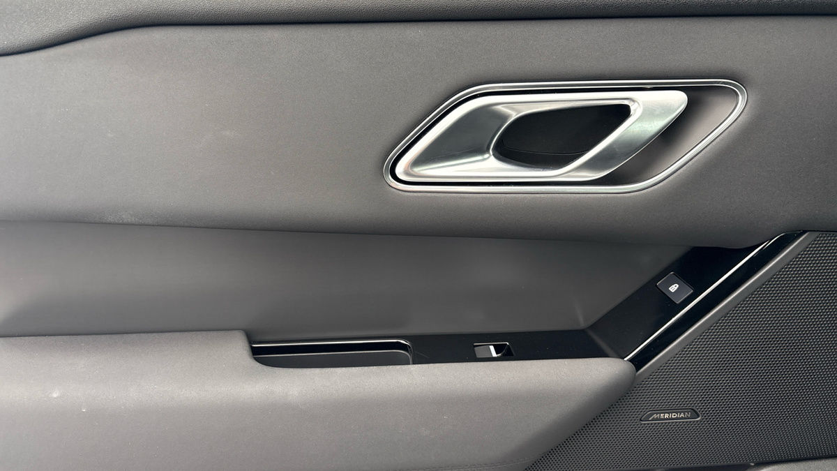Land Rover Range Rover Velar Image 19