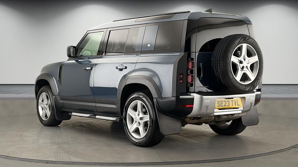 Land Rover Defender 110 Image 2