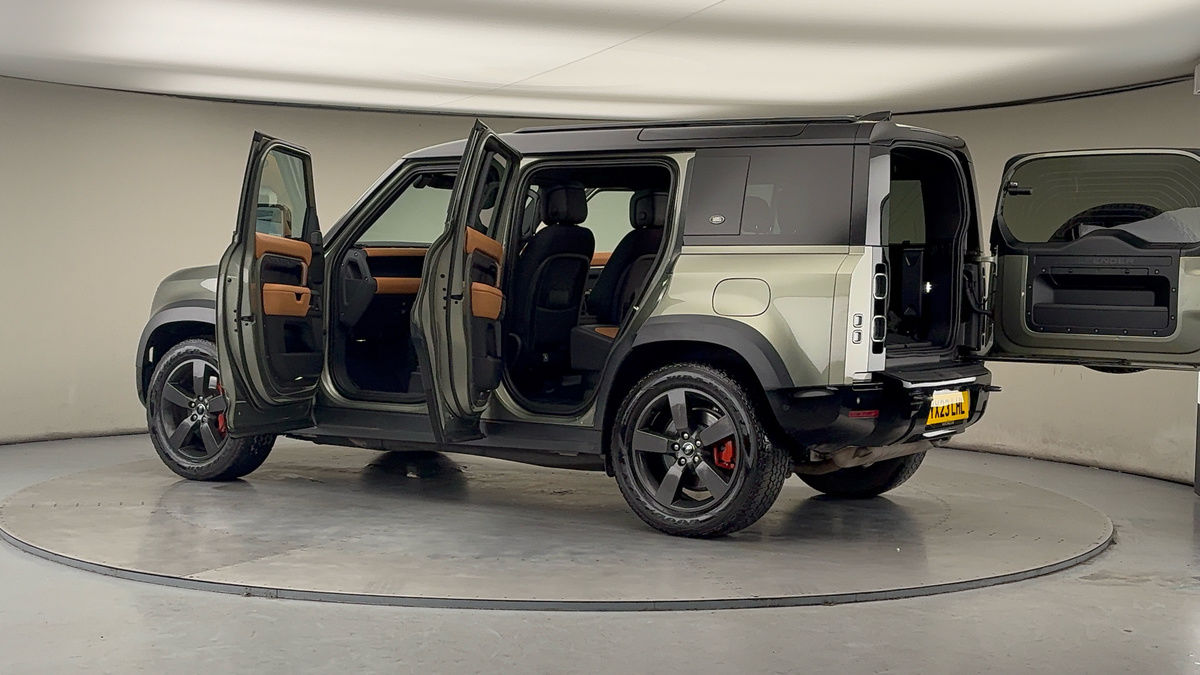 More views of Land Rover Defender 110