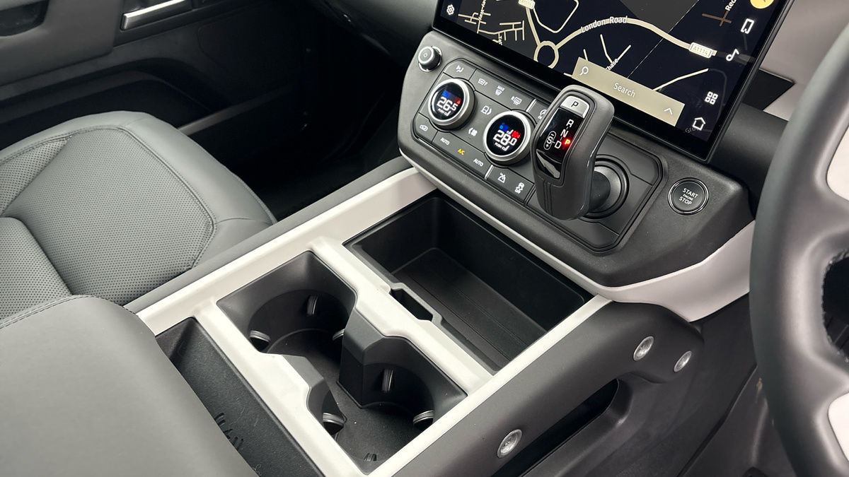 Land Rover Defender 110 Urban Image 18