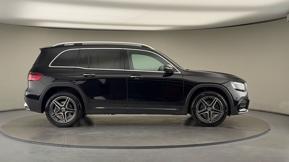 Mercedes-Benz GLB Image 16