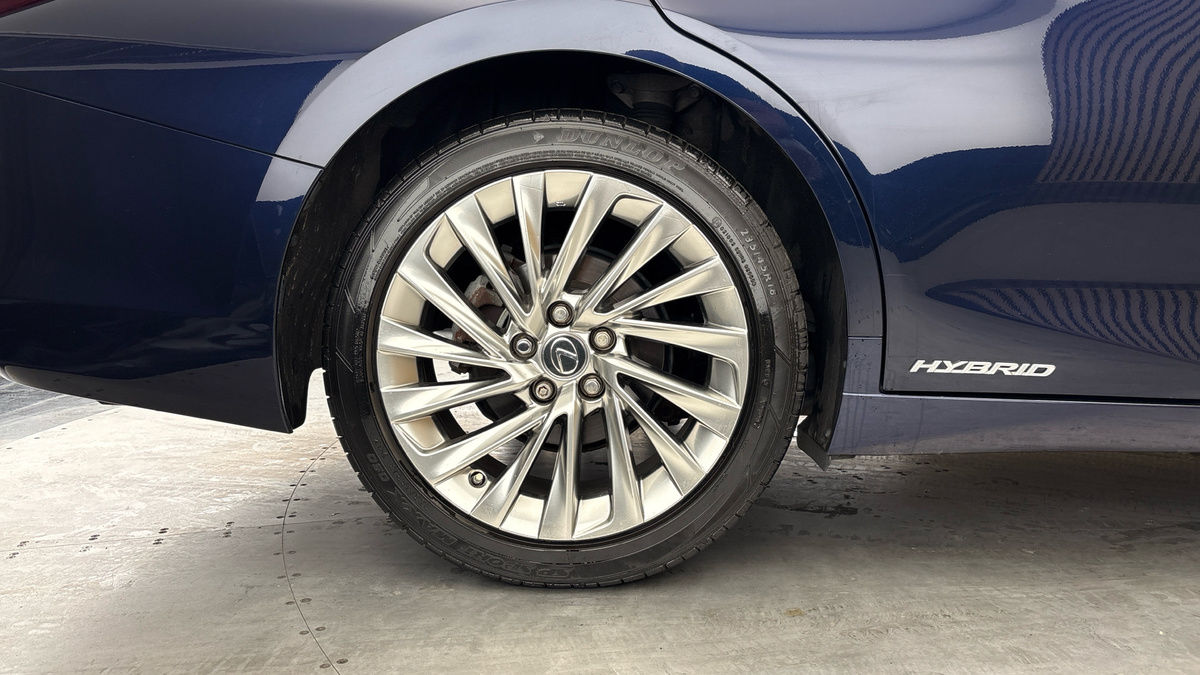 Lexus ES Image 10