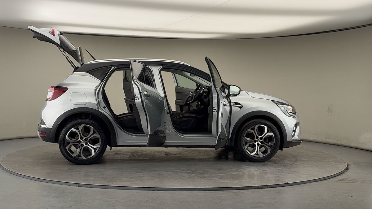 More views of Renault CAPTUR