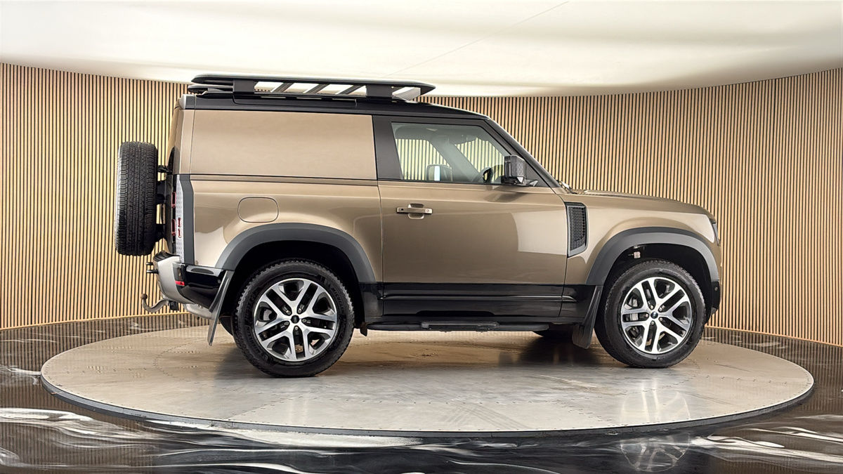 More views of Land Rover Defender 90