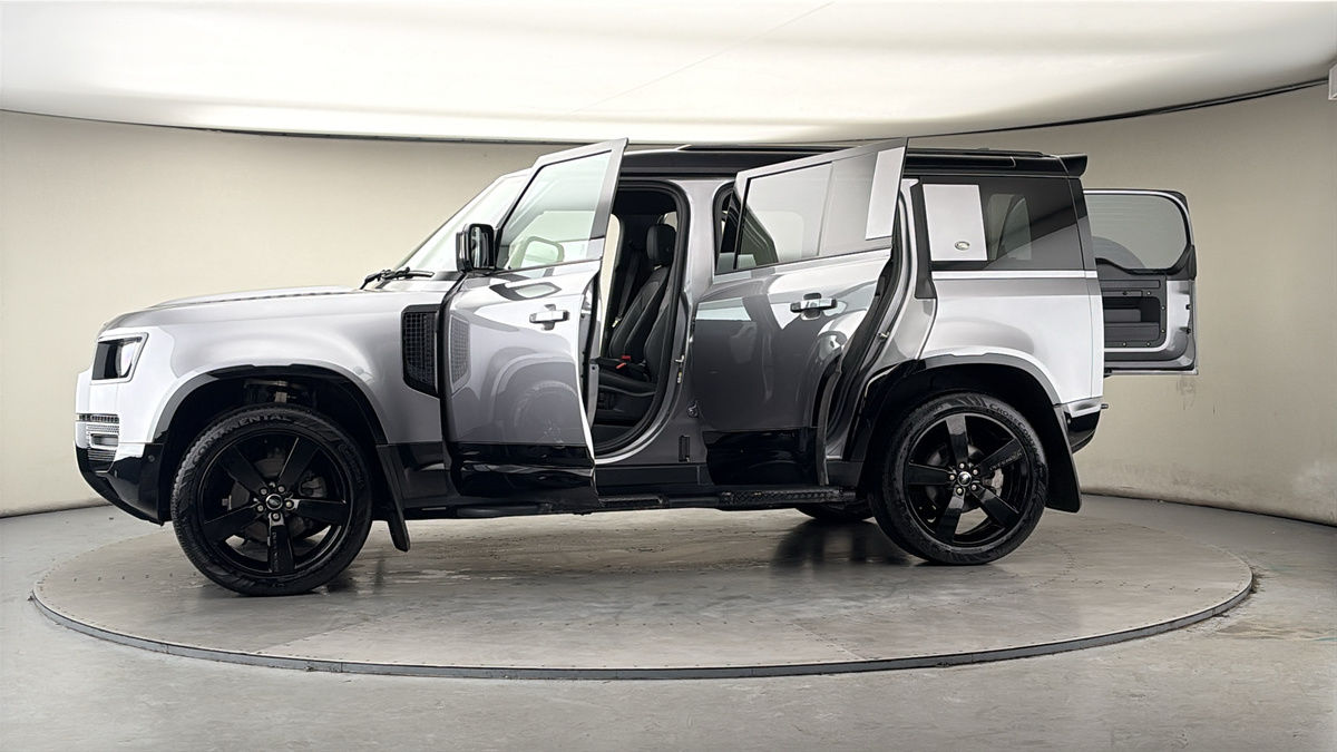 More views of Land Rover Defender 110