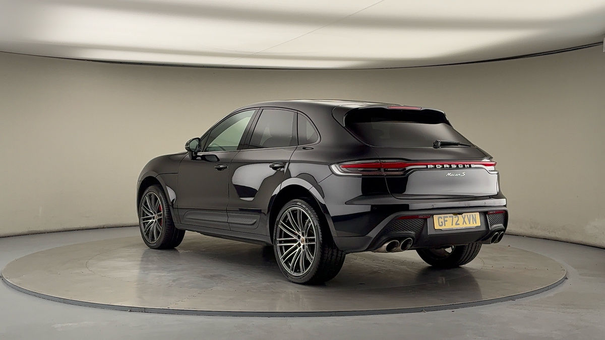 Porsche Macan Image 2
